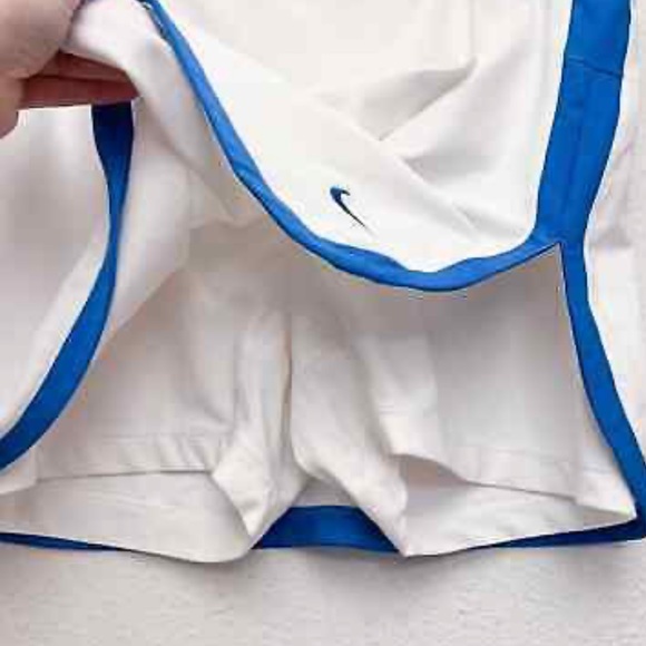 Nike Dri-FIT Back Hand Border Skort - white and blue - Picture 4 of 8